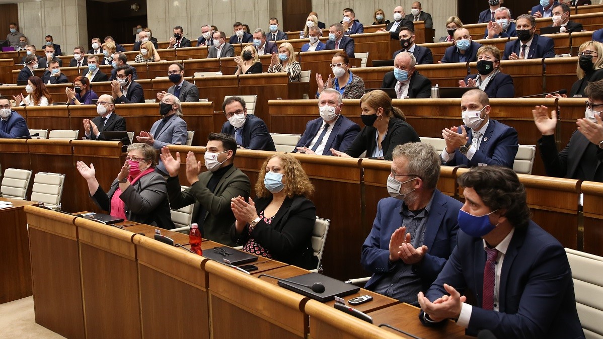 Slovenský parlament odsoudil nemorálnost a protiprávnost režimu založeného na komunistické ideologii