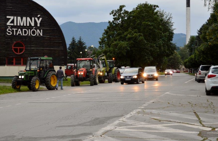 slovensko-farmari-protestni-jizda